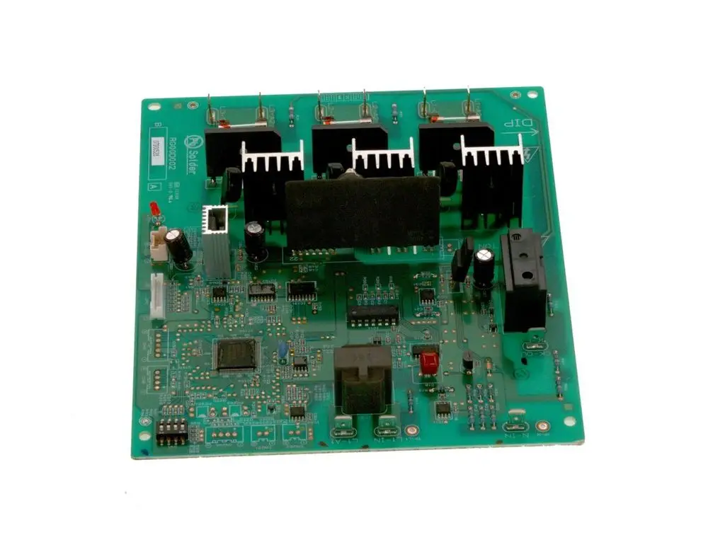 Grüne Leiterplatte mit verschiedenen elektronischen Bauteilen, Kühlkörpern und Anschlüssen, möglicherweise für ein Bosch Invertersystem.
